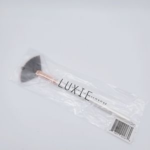 Luxie Medium Fan Brush
